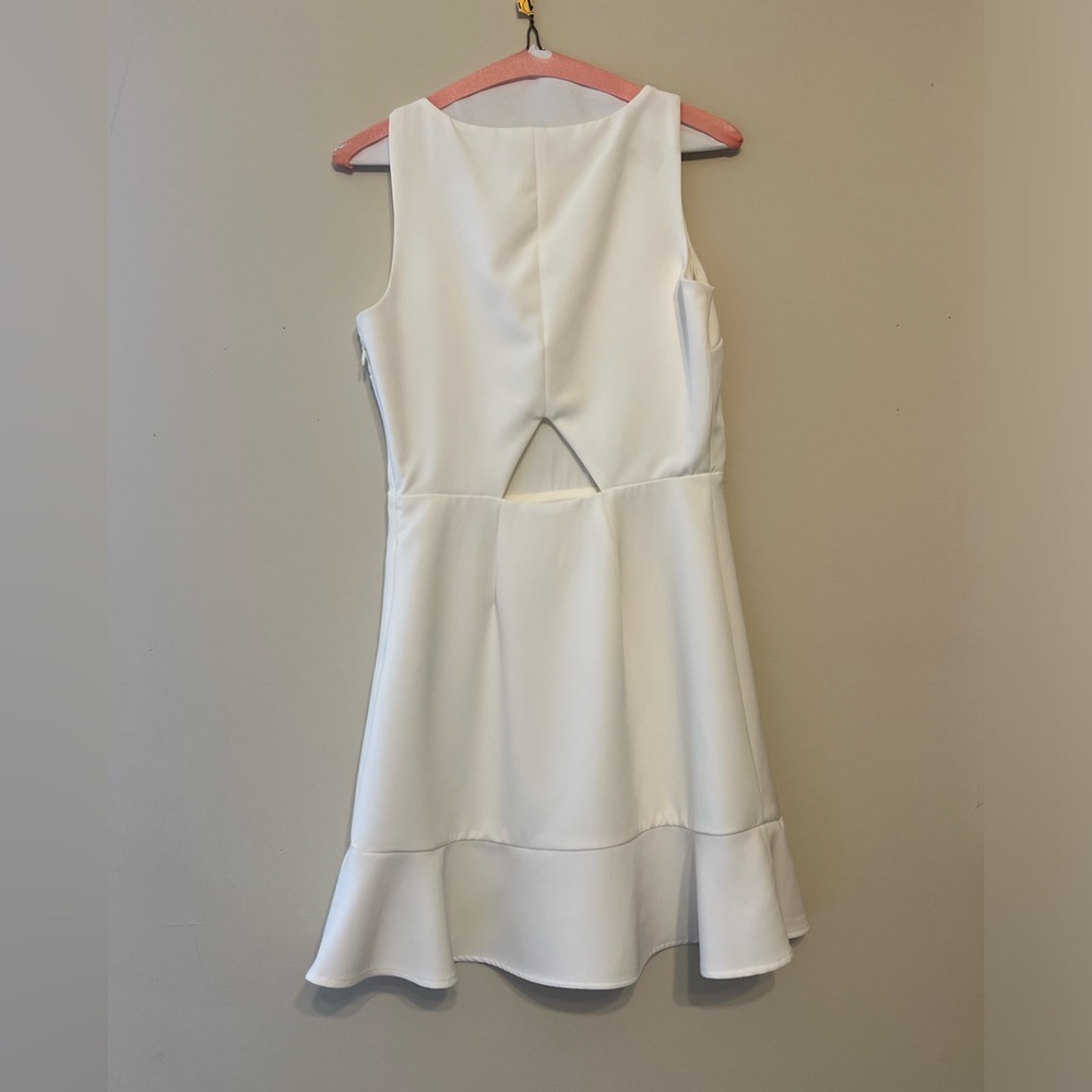 White dress - Picture 2 of 4